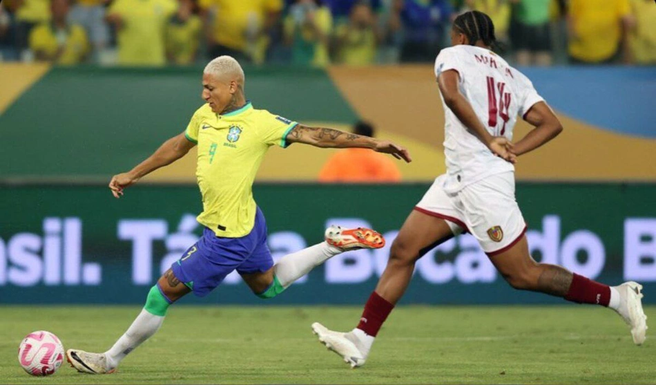 Brasil e Venezuela se enfrentaram na noite desta quinta-feira (12)