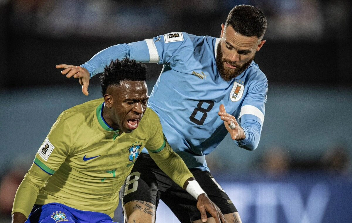 Sob gritos de 'olé', Brasil perde para o Uruguai e sofre 1ª derrota com  Diniz