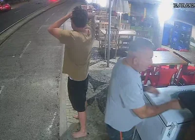 Bruno de Luca no quiosque onde estava com Kayky Brito