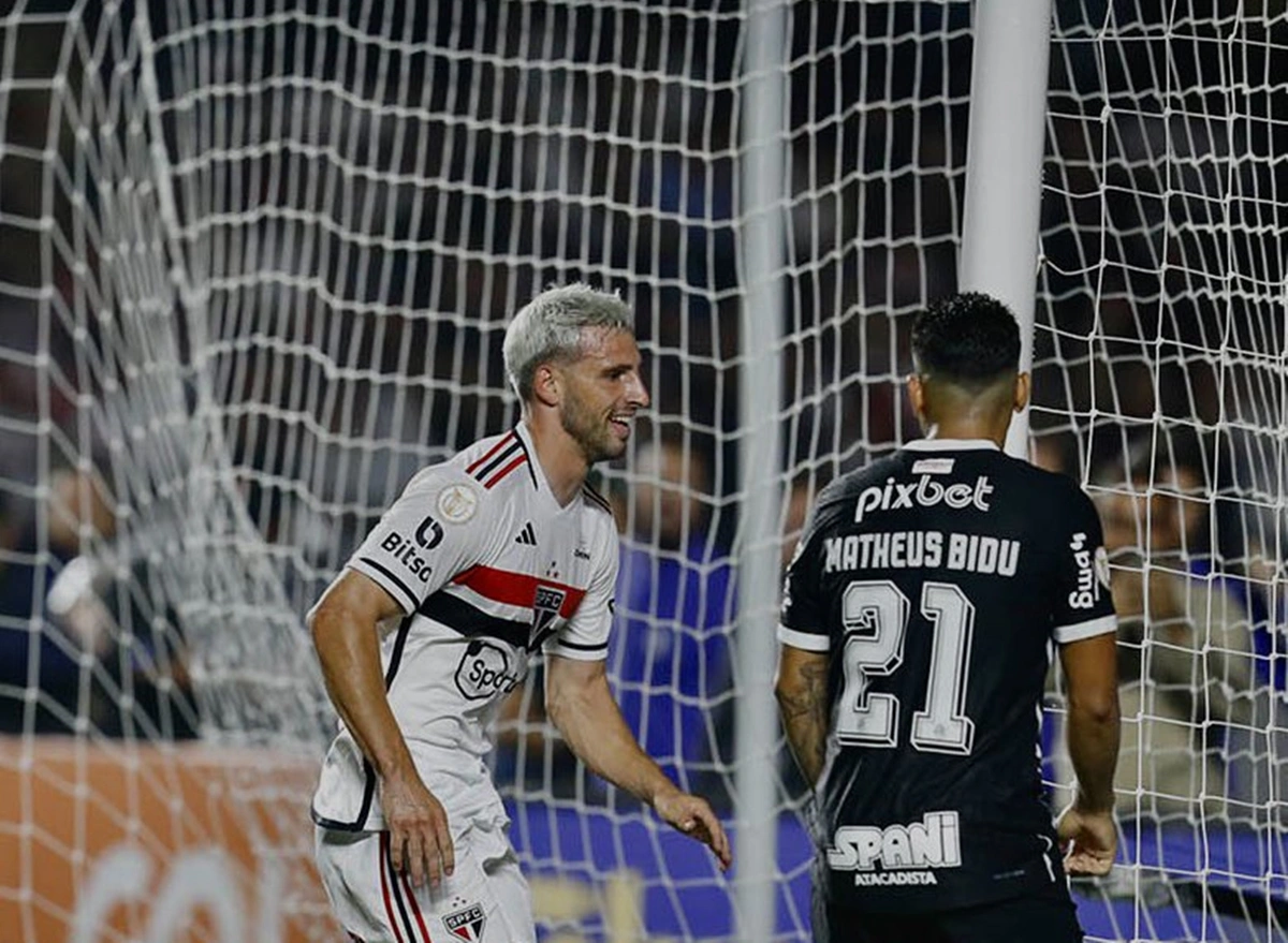 Calleri foi o autor dos dois gols do São Paulo em cima do Corinthians