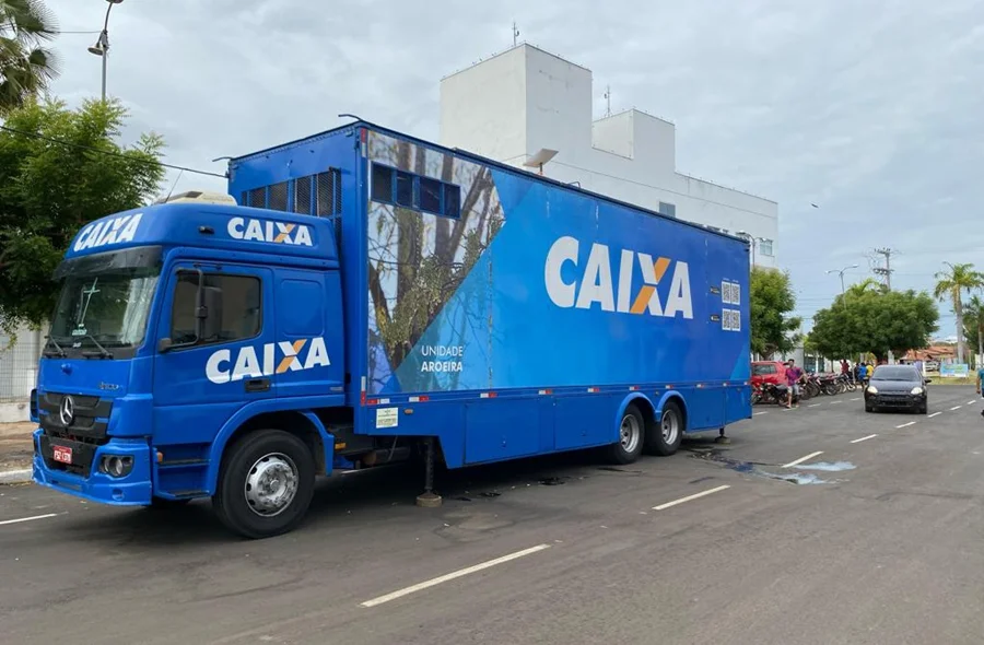 Caminhão da Caixa Econômica Federal