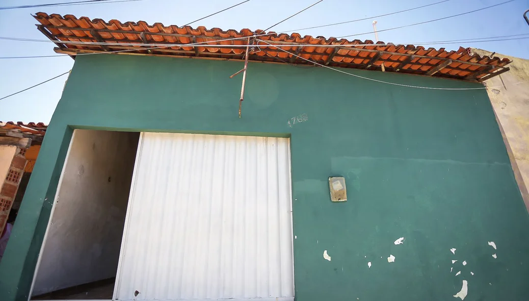 Casa de moradora recebeu disparos
