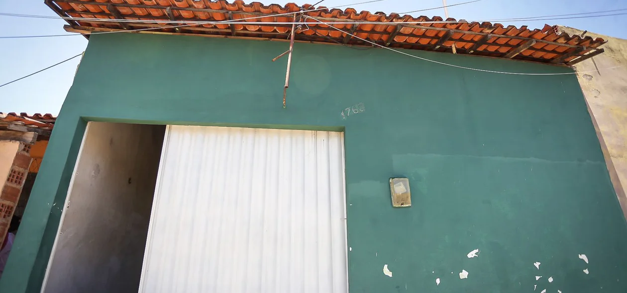 Casa de moradora recebeu disparos