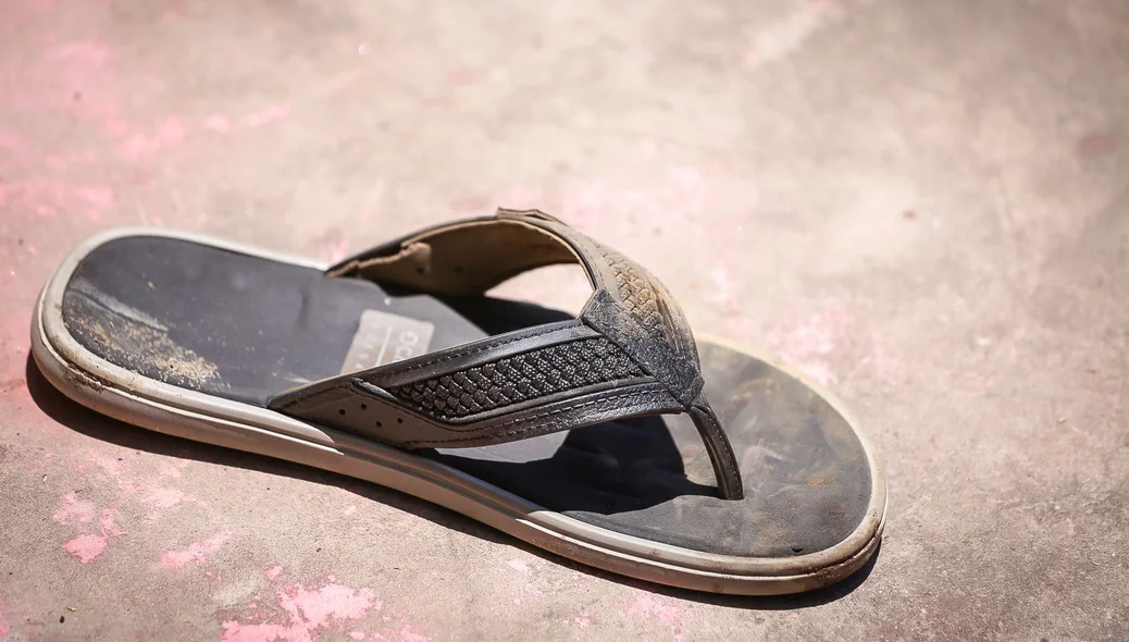 Chinelo da vítima