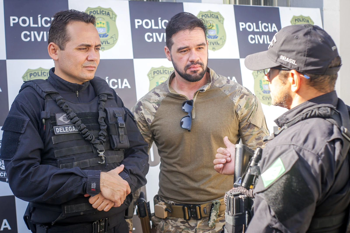 Delegado Charles Pessoa, acompanhado do delegado Bonavides e policial penal federal