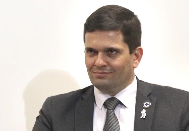 Diretor do Programa Nacional de Imunização (PNI), médico infectologista Éder Gatti