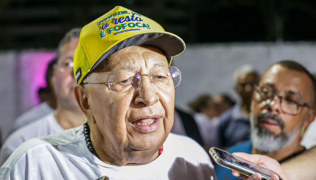 Dr. Pessoa assina a Ordem de Serviço para a construção do Hospital da Mulher