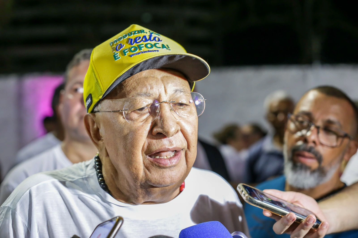 Dr. Pessoa assina a Ordem de Serviço para a construção do Hospital da Mulher