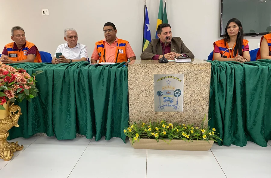 Dra. Indira Bezerra, Gerente de Prevenção e Mitigação da Defesa Civil, compartilhou insights valiosos sobre o plano estadual de defesa civil