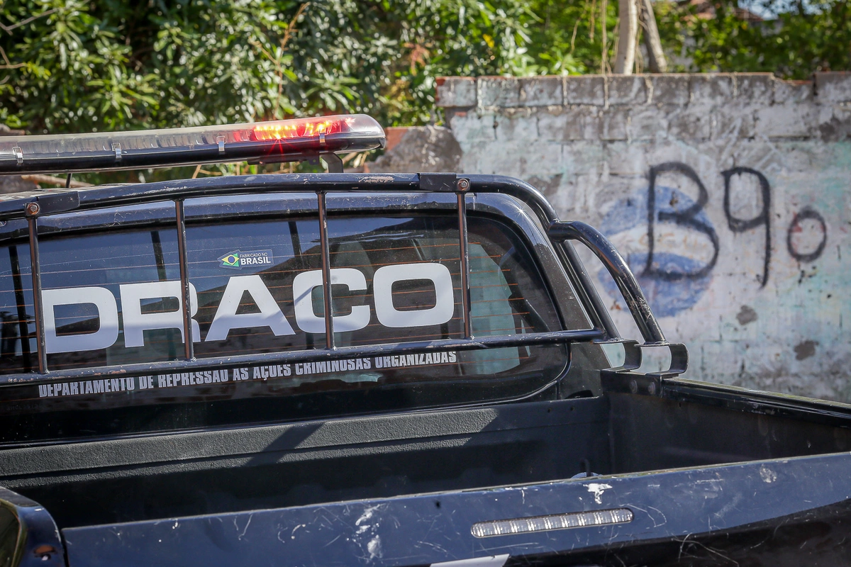 DRACO realiza retirada de pichações na zona Leste