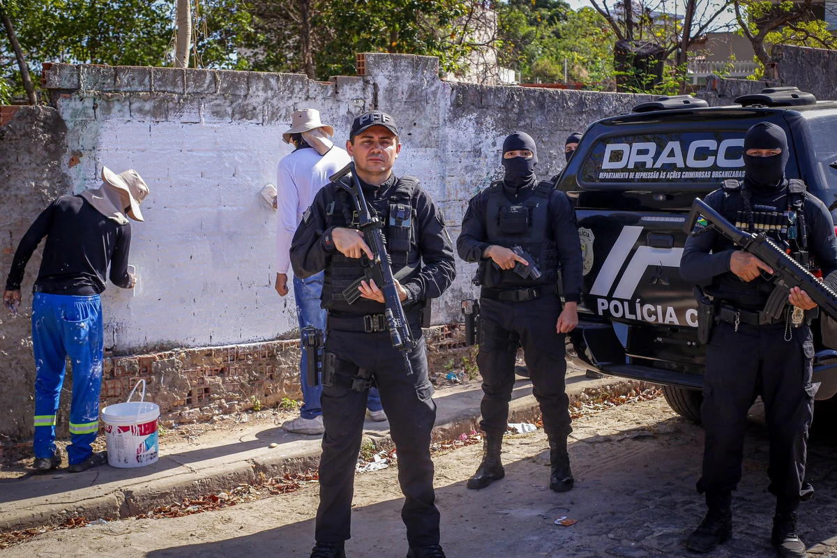 DRACO remove pichações de facções na zona leste de Teresina