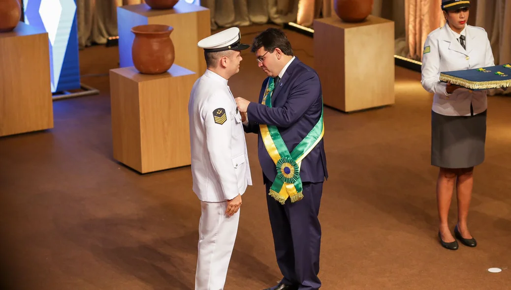 Entrega da medalha do Mérito Renascença