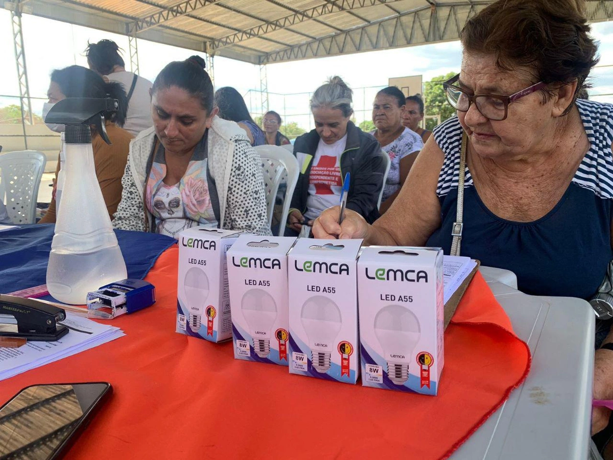 Equatorial Piauí realiza mutirão com troca de lâmpadas e reunião do Conselho de Consumidores em Floriano