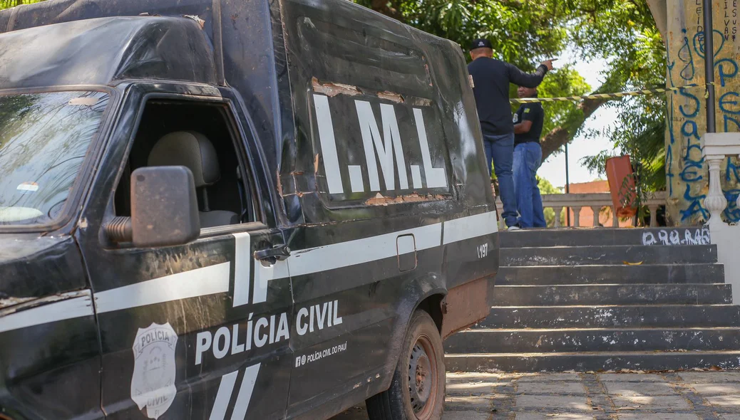 Equipe do IML fez a remoção do corpo do morador de rua