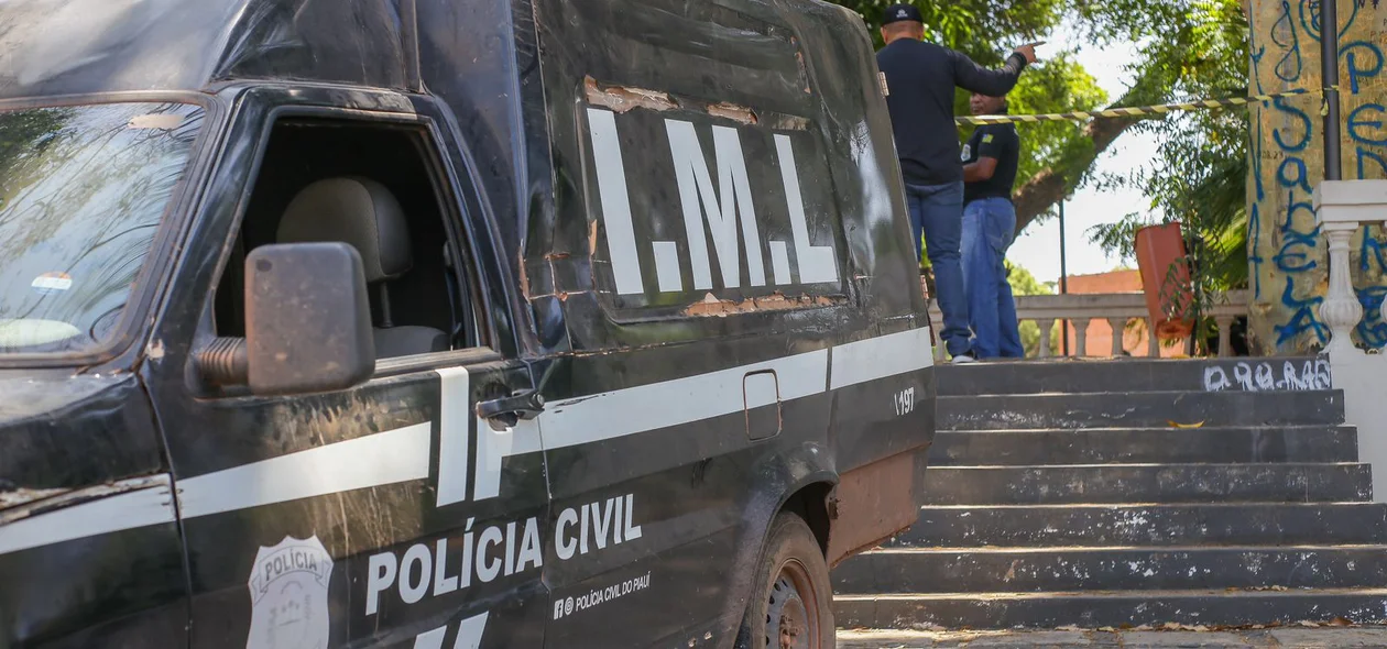 Equipe do IML fez a remoção do corpo do morador de rua