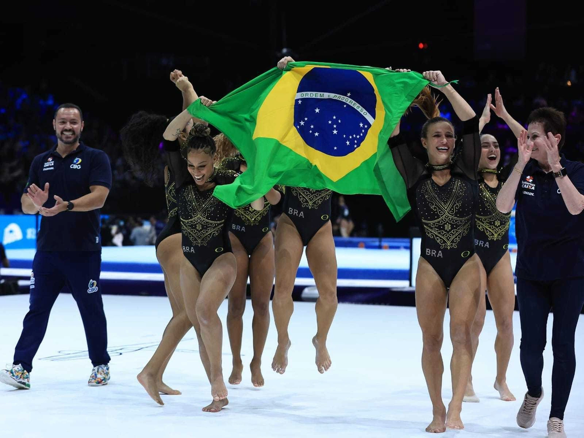 Equipe feminina de ginástica em mundial