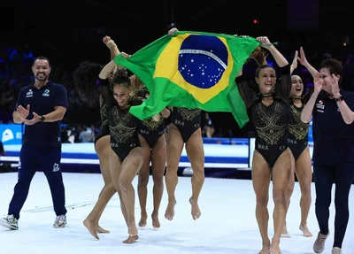 Equipe feminina de ginástica em mundial