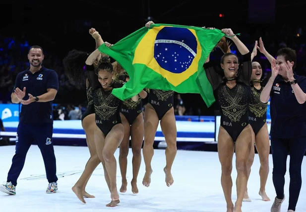 Equipe feminina de ginástica em mundial