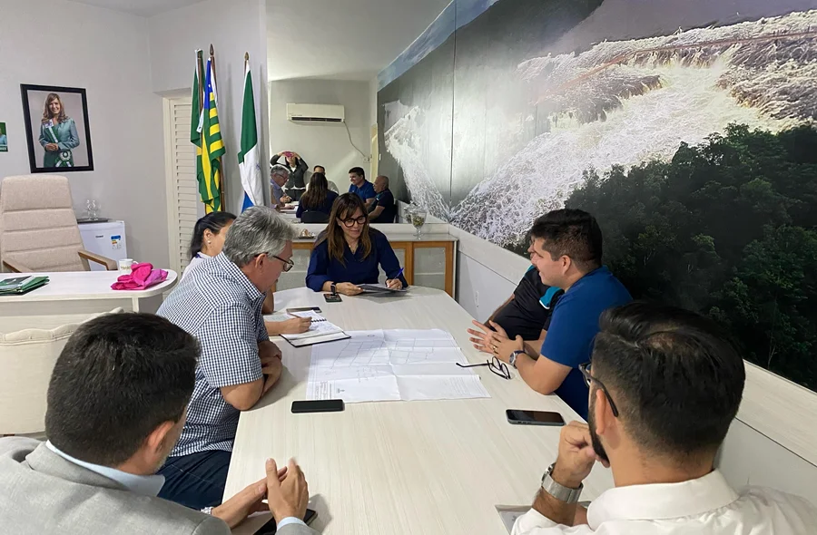 Estiveram presentes representantes do municipio e da empresa, Agespisa