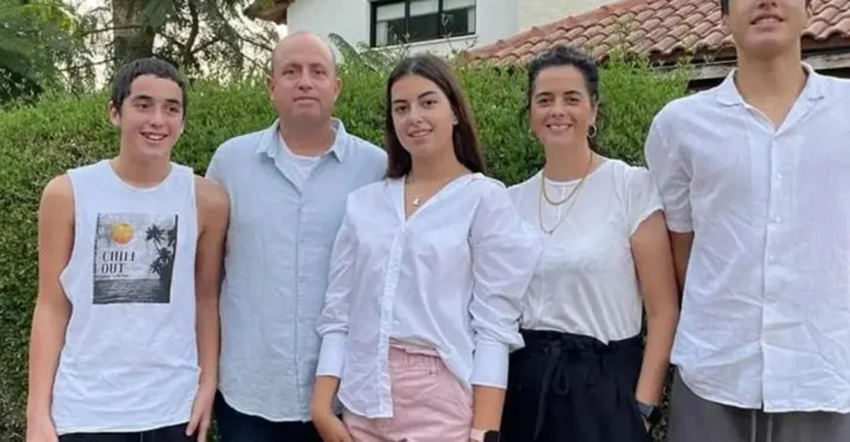 Família Kutz foi encontrada abraçada em casa