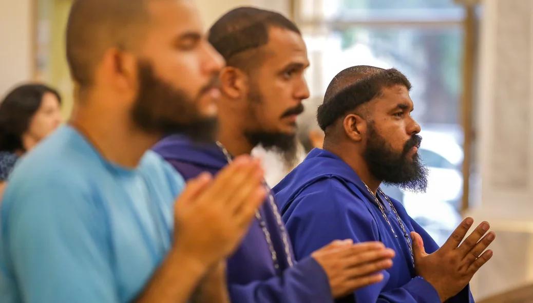 Fiéis durante missa