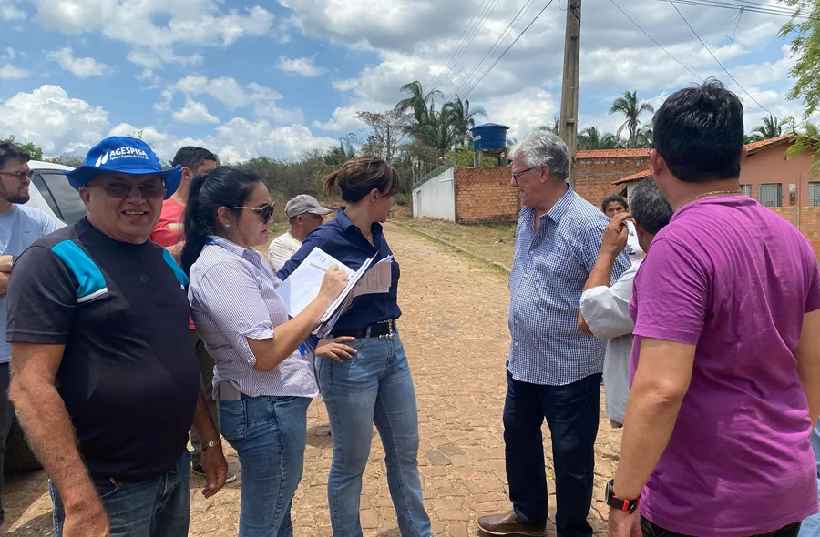 Foi discutida a questão do abastecimento de água em várias localidades em Esperantina