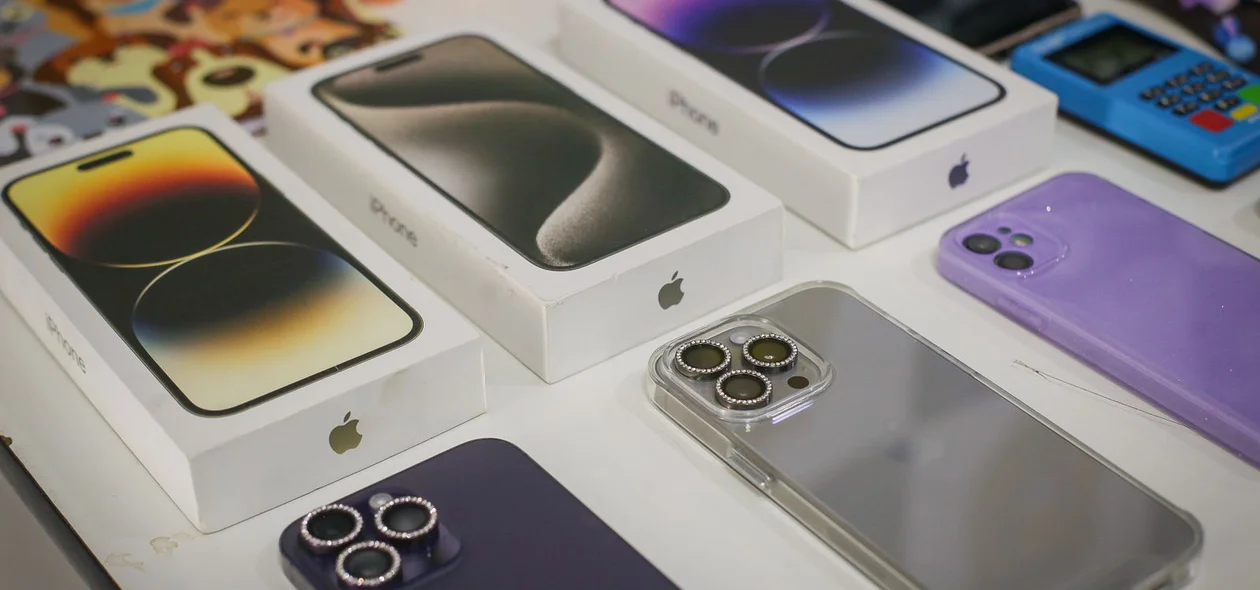 Foram apreendidos vários iPhones