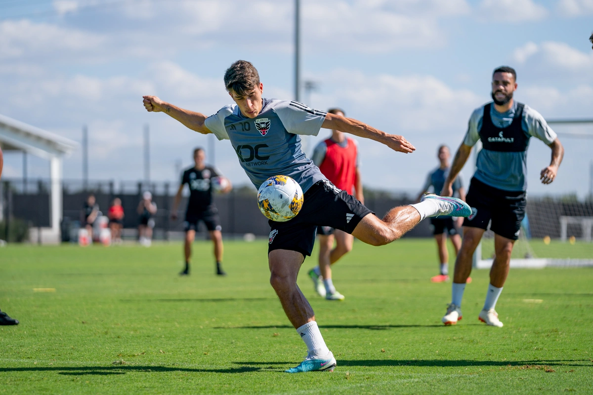 Gabriel Pirana em treino do DC
