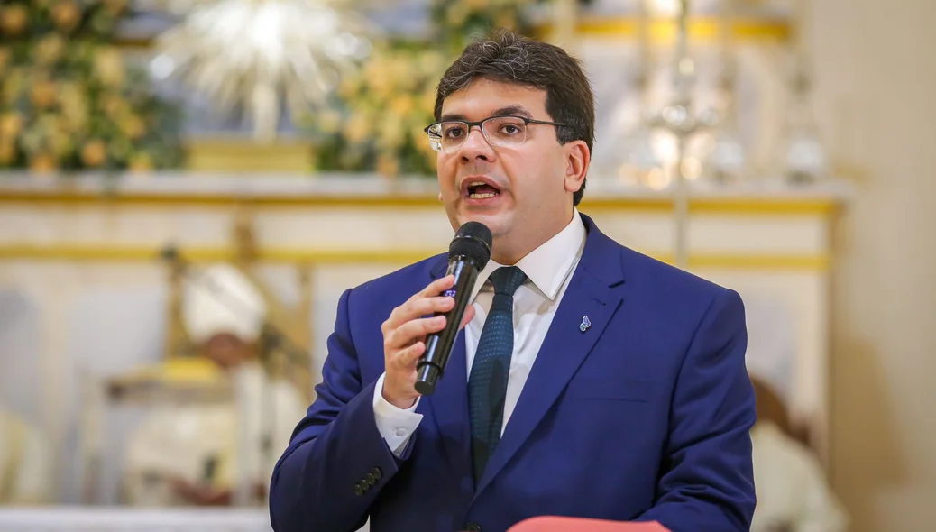 Governador Rafael Fonteles em missa de Ação de Graças