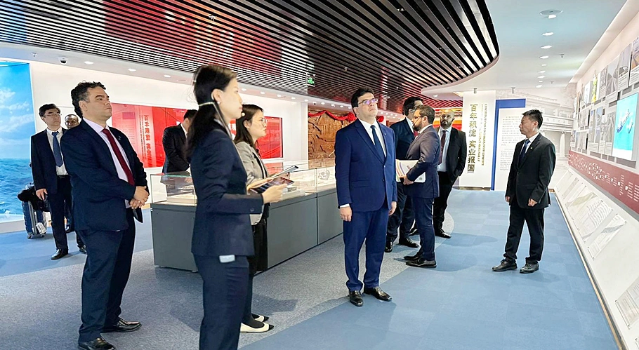 Governador Rafael Fonteles em viagem à China