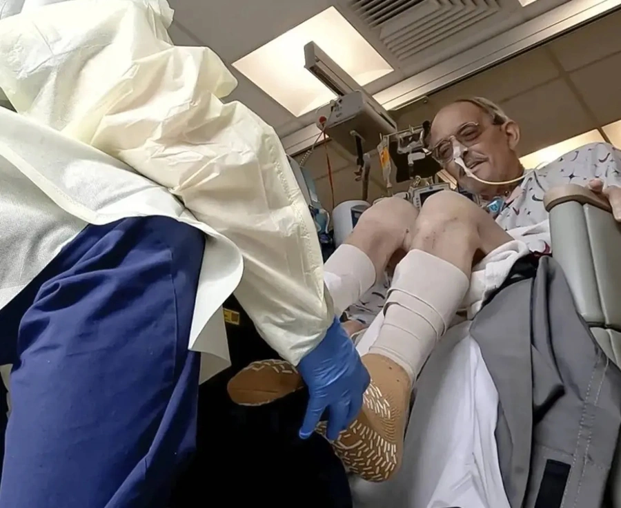 Homem que recebeu coração de porco nos EUA passa bem um mês após cirurgia