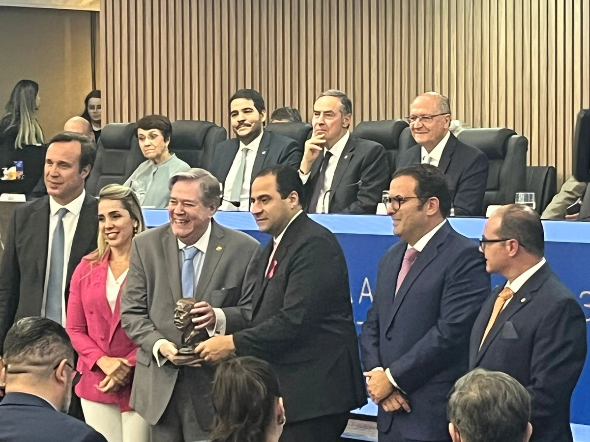 Hugo Napoleão é homenageado