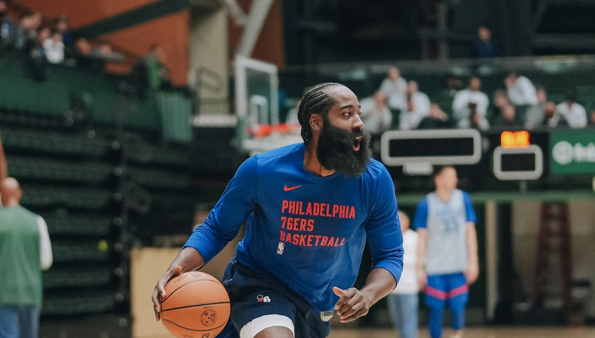 James Harden participou do treinamento dos Sixers na Califórnia