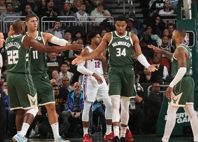 Khris Middleton, Brook Lopez, Giannis Antetokounmpo e Damian Lillard