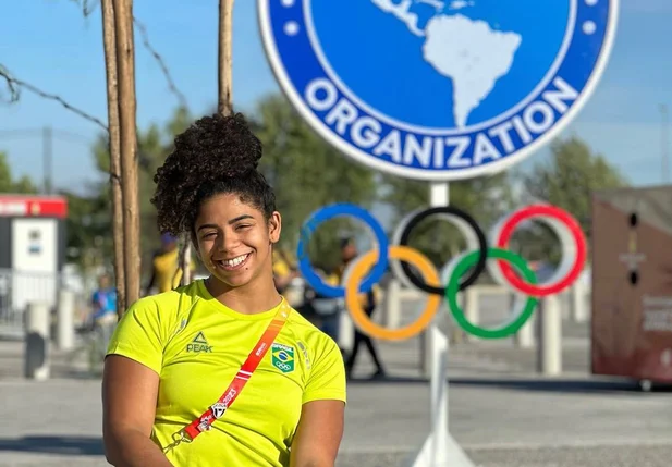 Laura Amaro leva o bronze no levantamento de peso