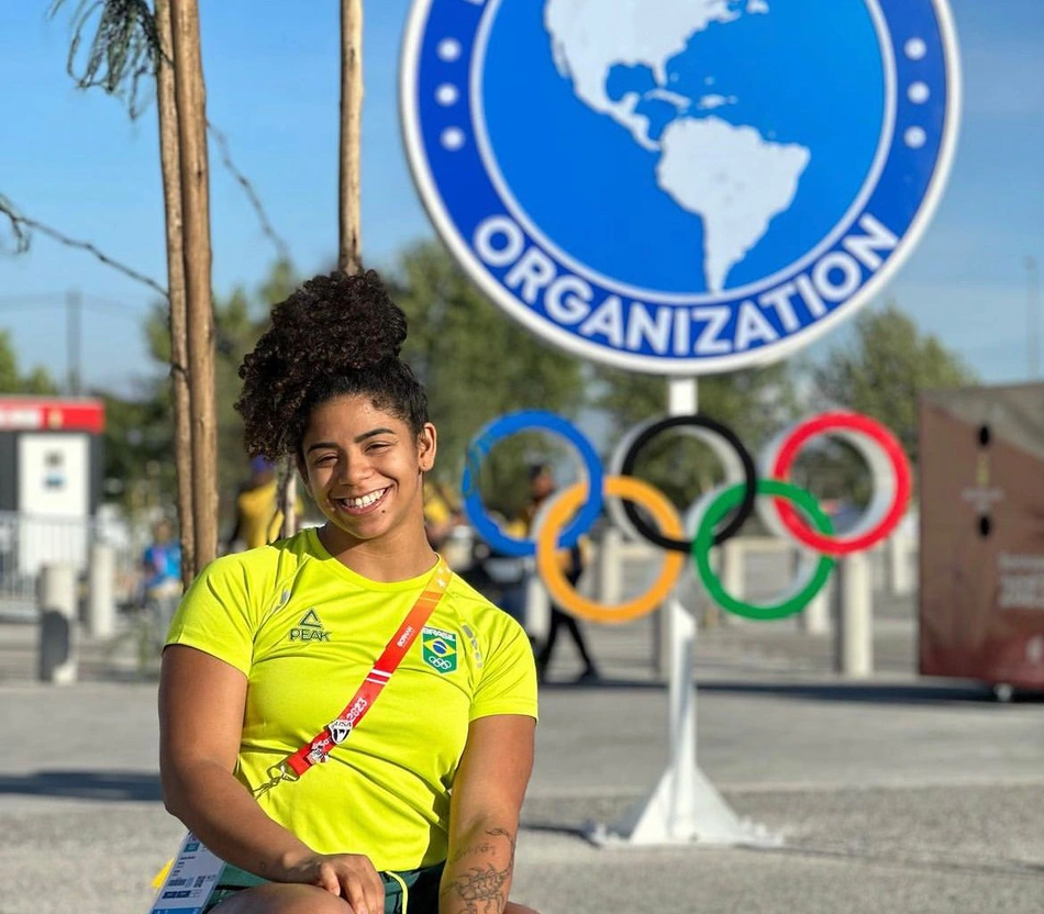 Laura Amaro leva o bronze no levantamento de peso