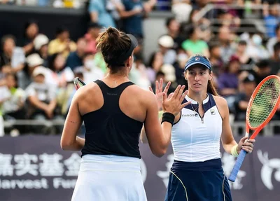 Luisa Stefani e Ingrid Martins avançam às semis no WTA 1000 de Pequim