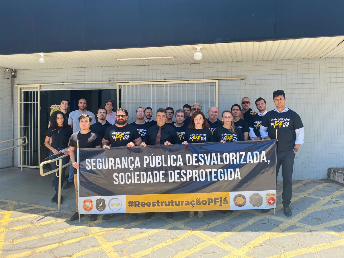 Manifestação ocorreu em frente a superintendência da PF, em Teresina-PI