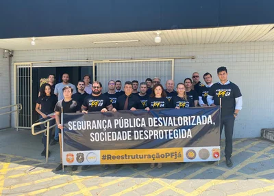 Manifestação ocorreu em frente a superintendência da PF, em Teresina-PI