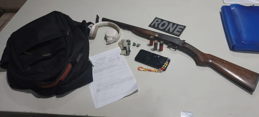 Materiais apreendidos pelos policiais