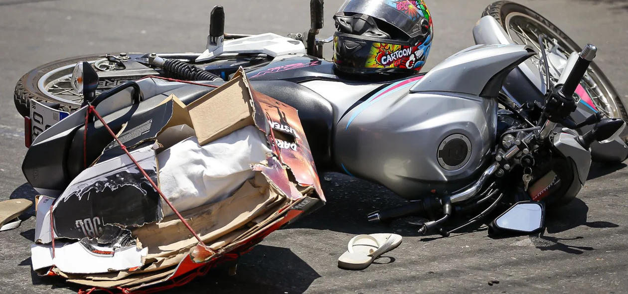 Motocicleta ficou destruída