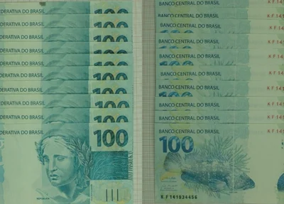 Notas falsas de 100 reais