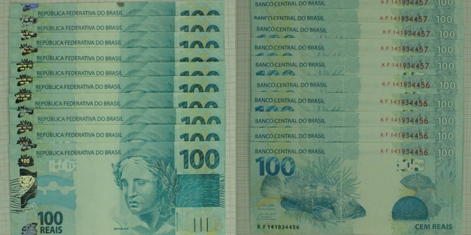 Notas falsas de 100 reais