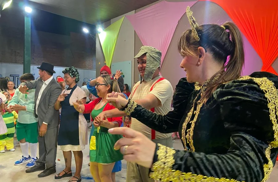O evento ainda contou com a participação dos personagens caracterizados e dos colaboradores da gestão municipal