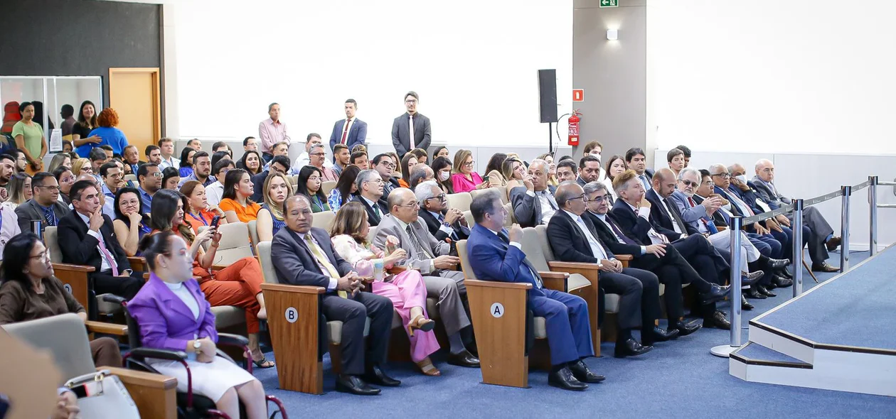 O evento ocorreu no plenário do TJ