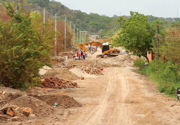 Obra na Avenida Dom Hélder Câmara
