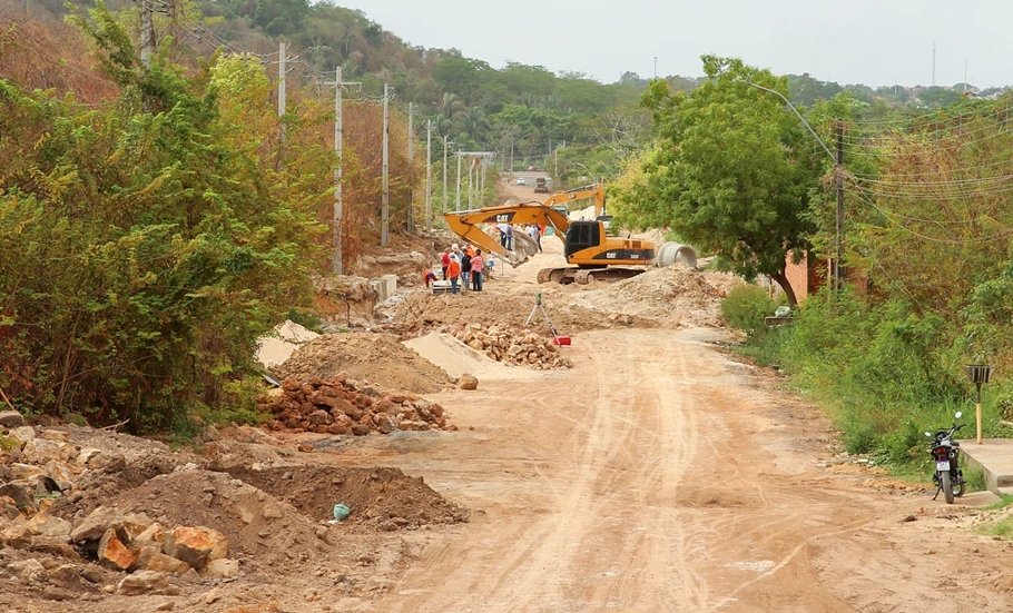 Obra na Avenida Dom Hélder Câmara