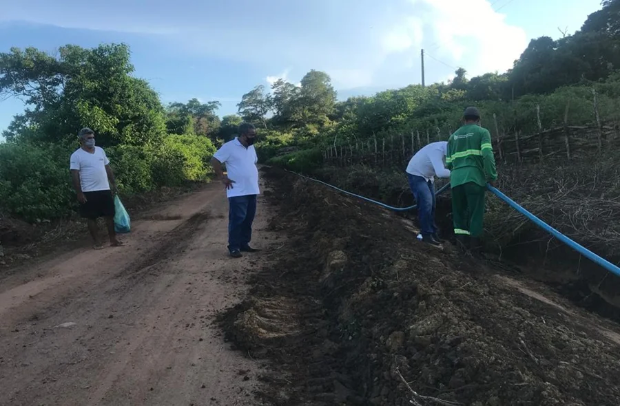 Obras sendo feitas na tubulação