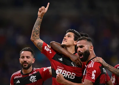 Pedro comemora o segundo gol do Flamengo contra o Cruzeiro