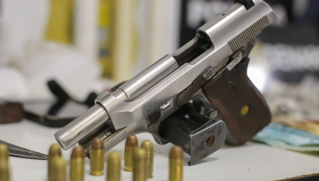 Pistola encontrada durante a operação
